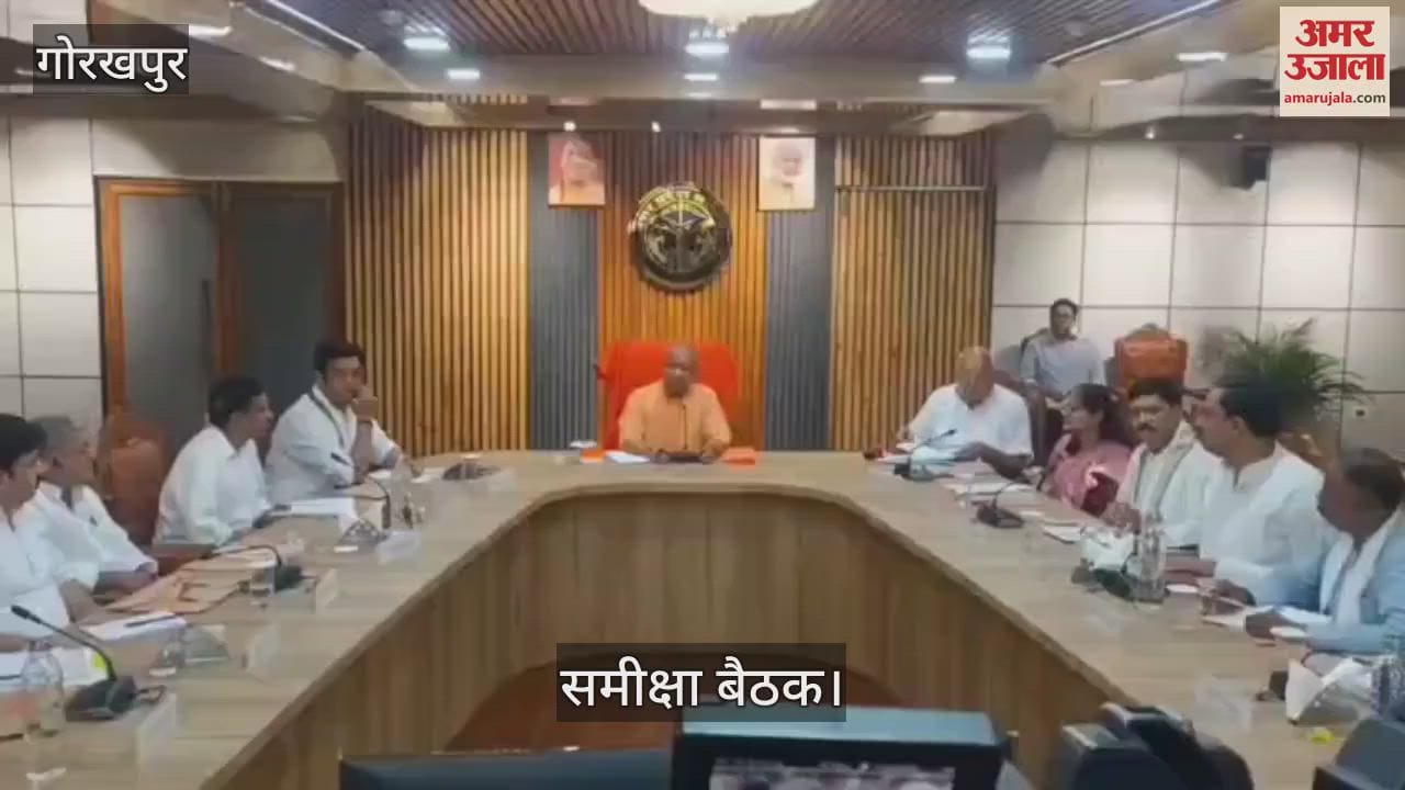 CM's meeting in Annexe Bhawan, reviewing development plans