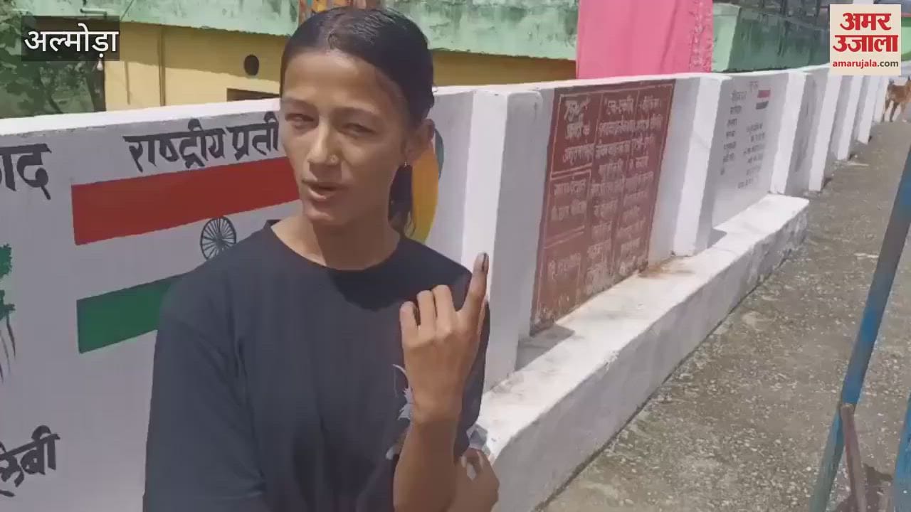 Voting in the sensitive booth Maniagar of Dhauladevi block almora