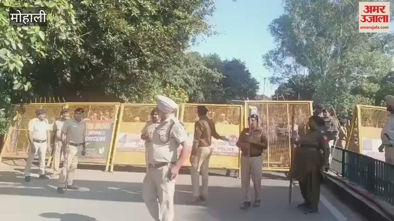 Police stopped farmer groups going from Mohali to Chandigarh.