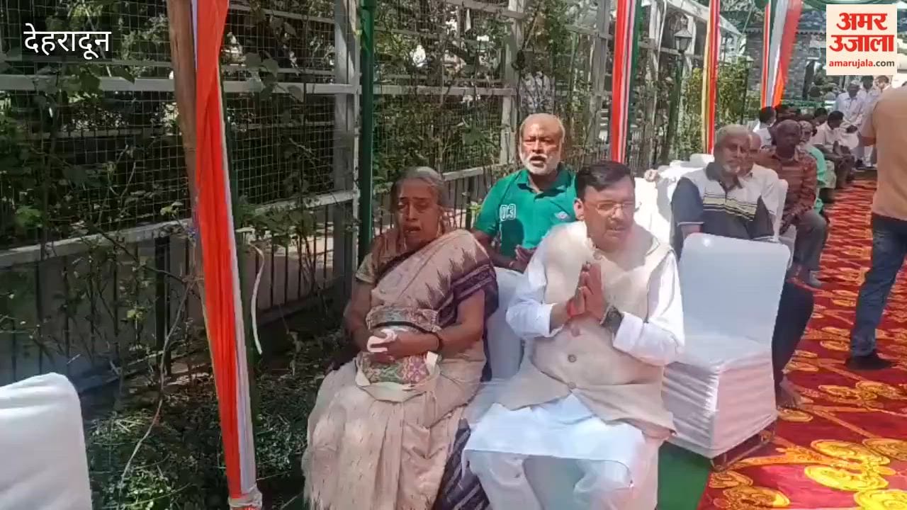 Gandhi Jayanti Mahatma Gandhi honored; paid tribute by garlanding his statue Dehradun news