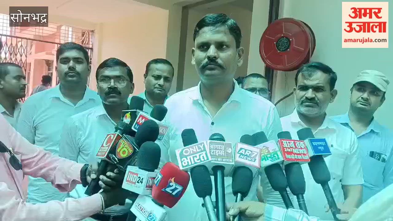 Lekhpals boycott work over demands, send memorandum to CM