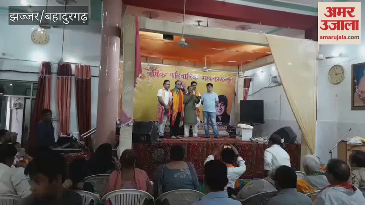 42nd grand family gathering of the Kot Addu community held in Jhajjar; devotees danced enthusiastically to devotional songs.