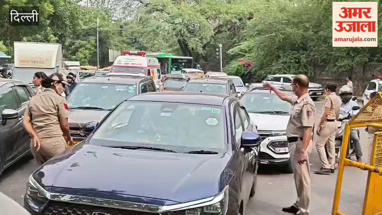 Tight security at Shankar Road Circle three kilometers away from Jantar Mantar in Delhi