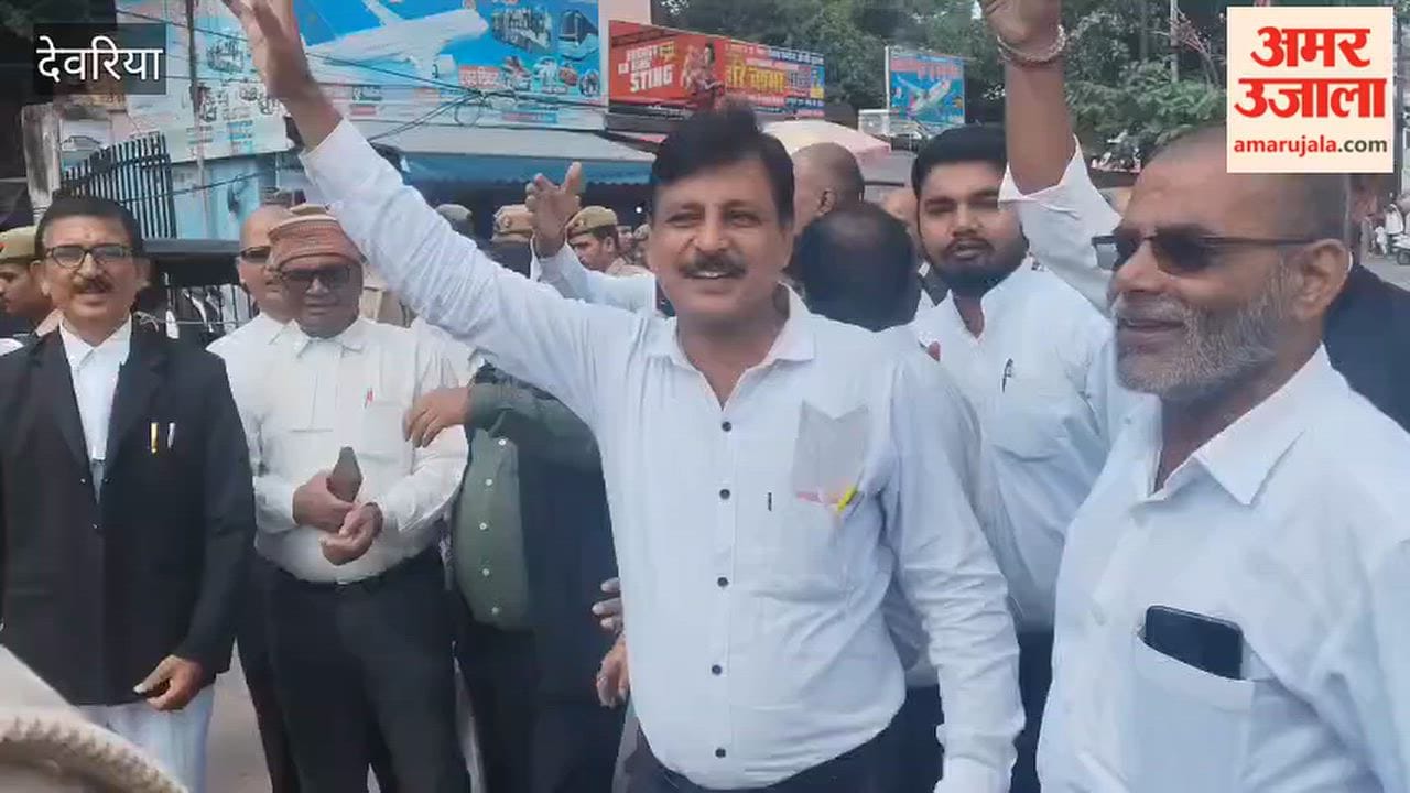 Tehsil lawyers staged a protest against the District Magistrate's style of functioning.