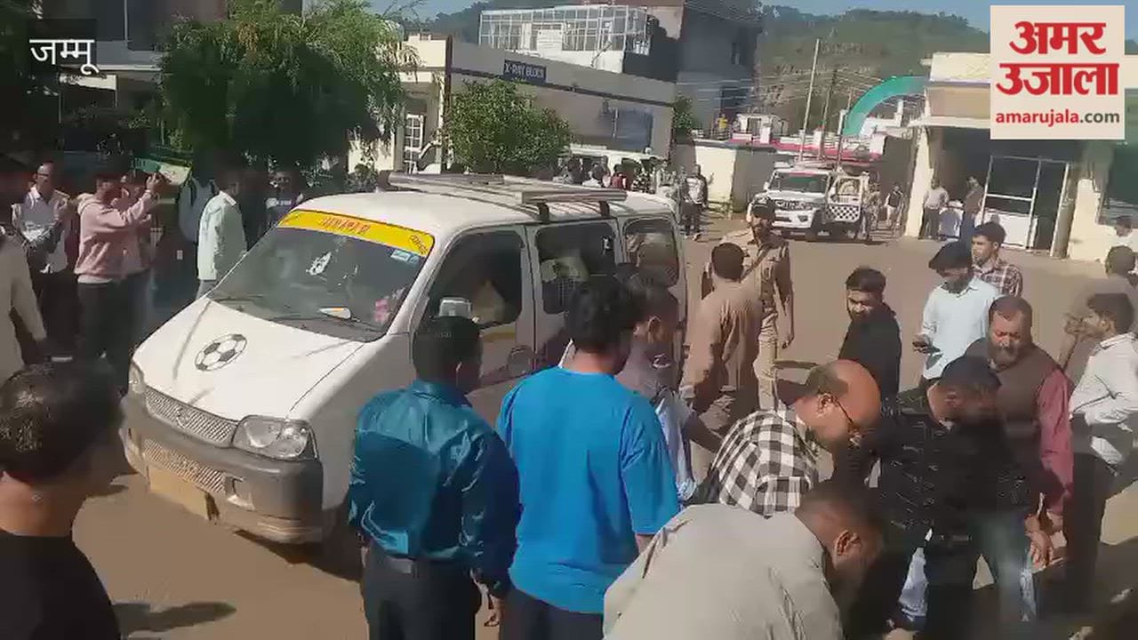 Passenger bus meets with an accident in the Gulligala Panchaud area of Basantgarh tehsil; 16 people injured.