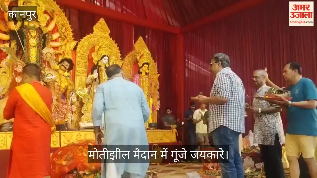 Huge crowds gather at Kanpurs Motijheel Durga Puja pandal