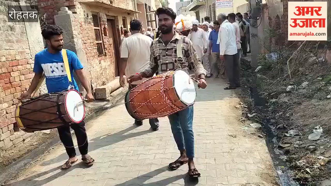 "Thara Phufa Hai Zinda" (Your Uncle Is Still Alive): Dada Dulichand—who famously dressed as a groom during a protest—passes away; taken to his funeral accompanied by the sound of drums.