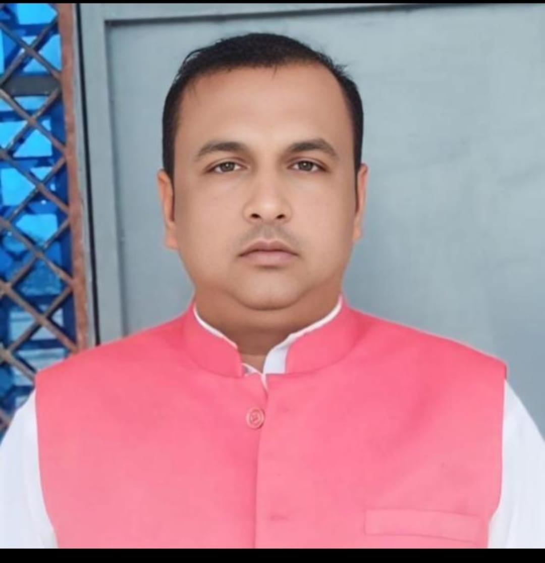 नीरज बनारसी, राष्ट्रीय जनउद्योग व्यापार संगठन वरिष्ठ जिला महामंत्री ।