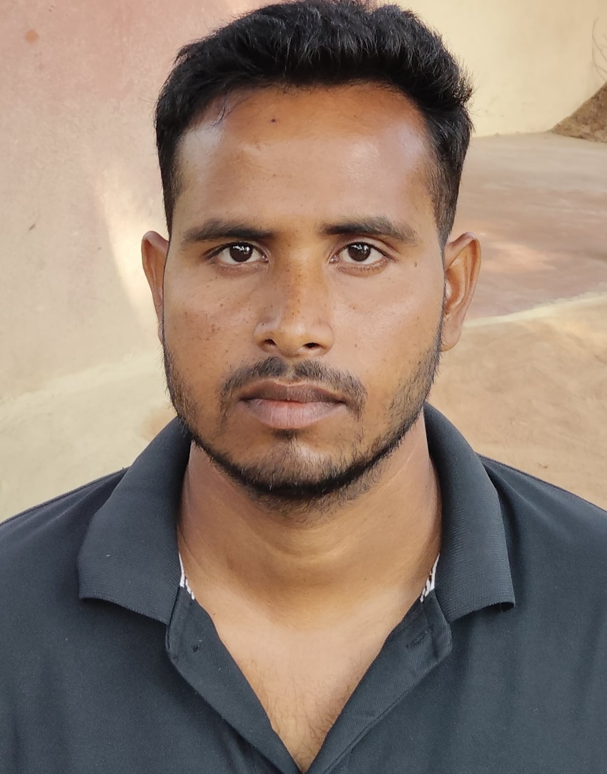 धर्मराज के घर से कमलेश के घर तक कच्चा रास्ता। संवाद धर्मराज के घर से कमलेश के घर तक कच्चा रास्ता। संवाद